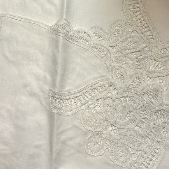 Hand Embellished Topper in Battenburg lace. 36 inches round. Never used. - Picture 9 of 9